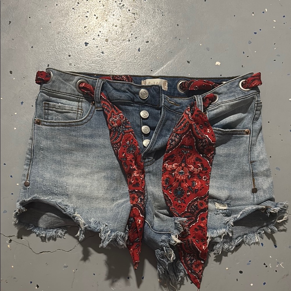 Stylish Denim Shorts with Red Paisley Accent altard state size 26